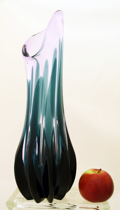 Beautiful glass floor vase made in the early 1960s by Tiffin glass, a very elegant and popular American glass maker of the mid-20th century. Rarely seen, especially in this color combo.
