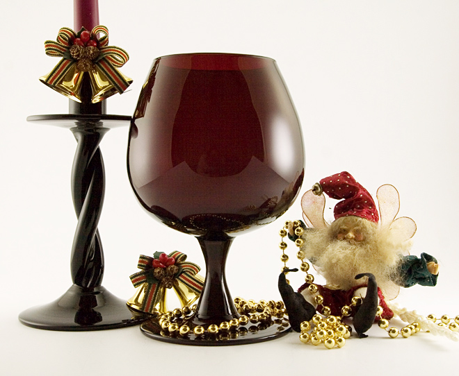 Over-sized snifter goblet was designed for flowers or trailing plants, but will double as a potion snifter for two (with straws). Stands 8½" tall on a 4.75" wide base. Thick-walled glass weighs nearly 2 lbs.