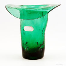 Beautiful and unique Bischoff Art Glass #507H tall dimpled crackle glass hat with label. In excellent condition with faded Bischoff Art Glass sticker.