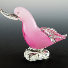 Sweet pink opaline bird art glass figurine in the launching position. Made in Italy. Date unknown. Estimated circa 1950 to 1980.