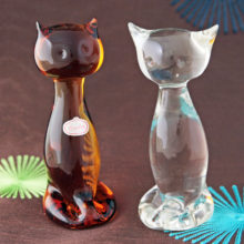 Crystal cat figurine hand-formed with pulled ears and pinched eyes. The 'tail' is wrapped around its feet. Solid glass weighs 1 lb. Stands 5½" tall.