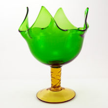 Snazzy mid-century art glass Fazzoletto retro decor vase. The 'Handkerchief' or 'Fazzoletto' style vase is an icon of postwar Italian glass.