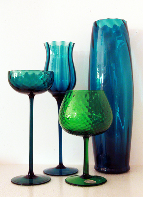 eautiful as a flower bowl, plant holder, goody dish or candleholder (candle must not have metal). Great color and Eames era retro modern styling.