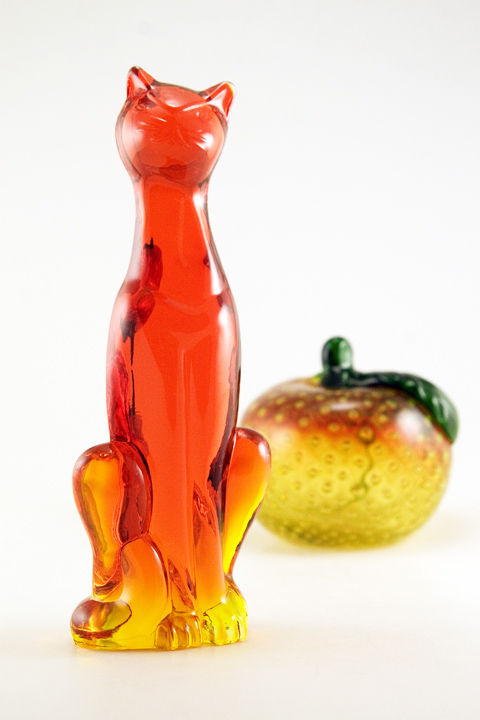 The 2-part molded form is by Viking Art Glass, Epic Cat pattern #1322. The seams are polished and are not visible.