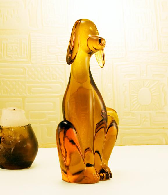 Hard to find 1960s Epic #1323 Honey Amber sitting pup. Large and beautiful.