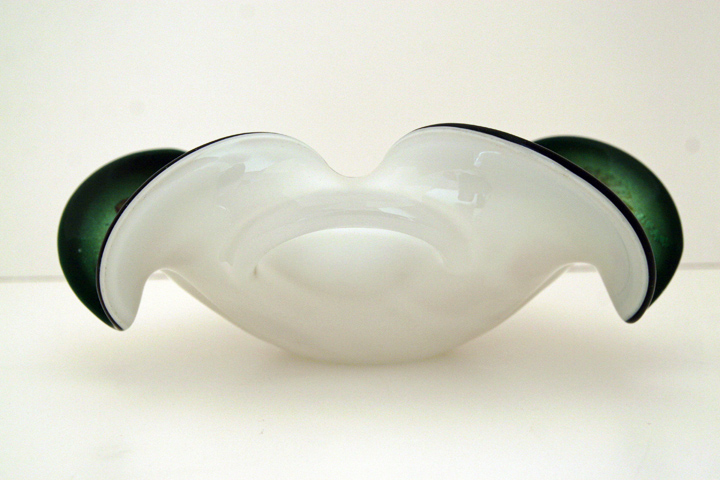Flat polished base. The clear layer is pulled out on the sides providing handles. The decor reminds us of prehistoric ocean organisms.
