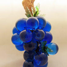 The blue lucite grapes are still shiny and have only a few unnoticeable scratches, very unusual for this fabulous decor item from the late 1950's to the late 1960's.