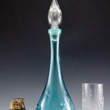 Stunning mid-century modern decor glass decanter hand-blown by Bischoff, USA, in the 1960's. Sparkling clean and in excellent condition
