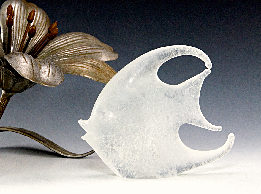 It is rare to find the Nason angel fish in Scavo, and it is rare to find it without broken fins. This beauty is in like-new condition. Circa 1980's.