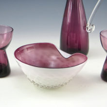 Beautiful vintage art glass bowl hand-made by Pilgrim Art Glass, USA. Circa 1960's. In excellent condition.
