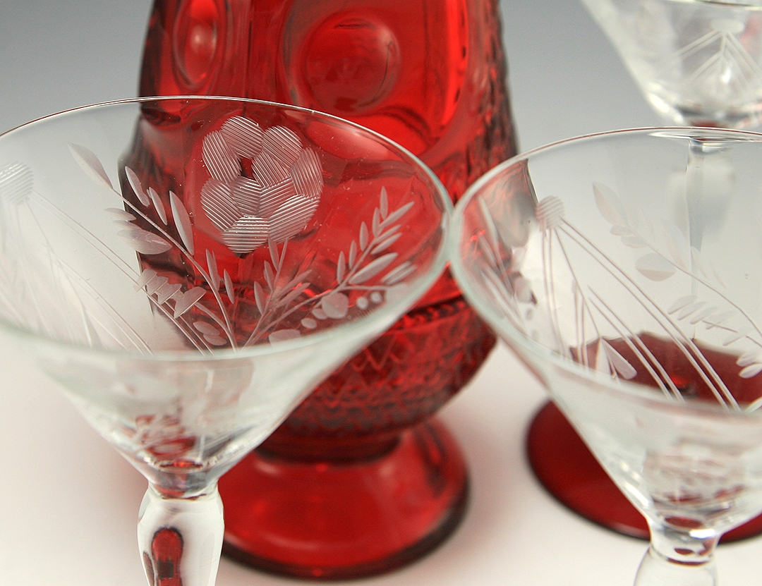 The rose etched bowl has 16 optic panels. Etching is specifically Art Deco with deco lines accentuating roses
