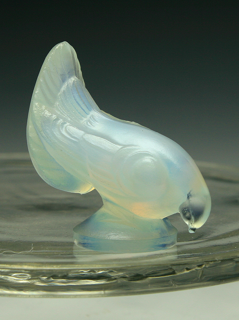This perfect little vintage Sabino opaline "Small Dove with Head Down" is signed, hand-etched Sabino France. This means it was made in Paris, for export between 1925 and 1935.