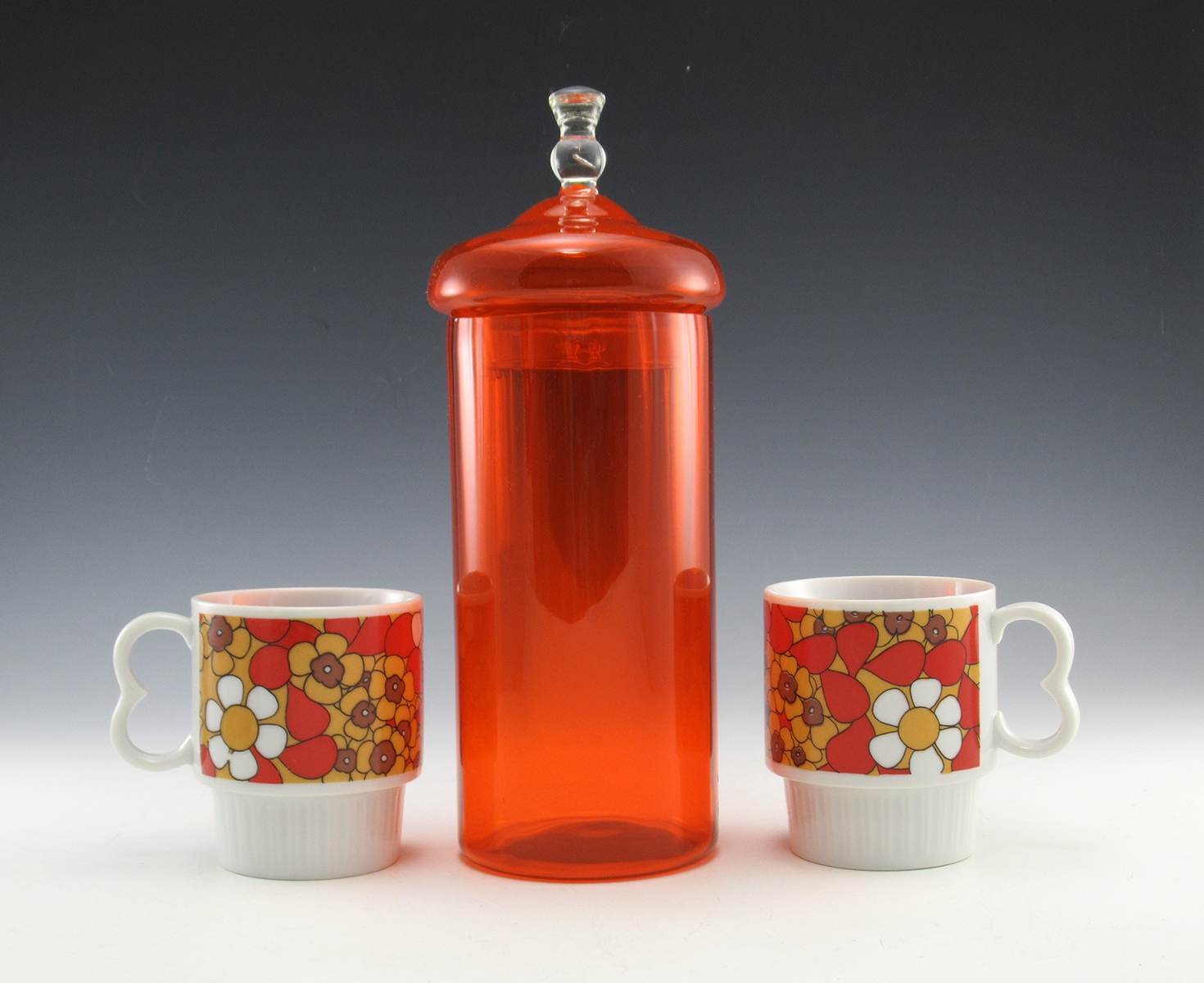 For your retro decor kitchen! Tall eye-catching canister with 16 optic panels which reflect light, making it shimmer and shine.