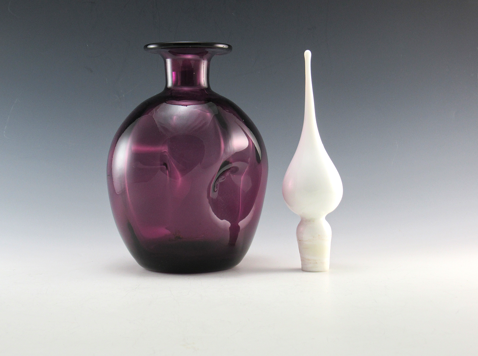 Mid-Century Decor Decanter in Amethyst with White Flame Stopper - Image 7
