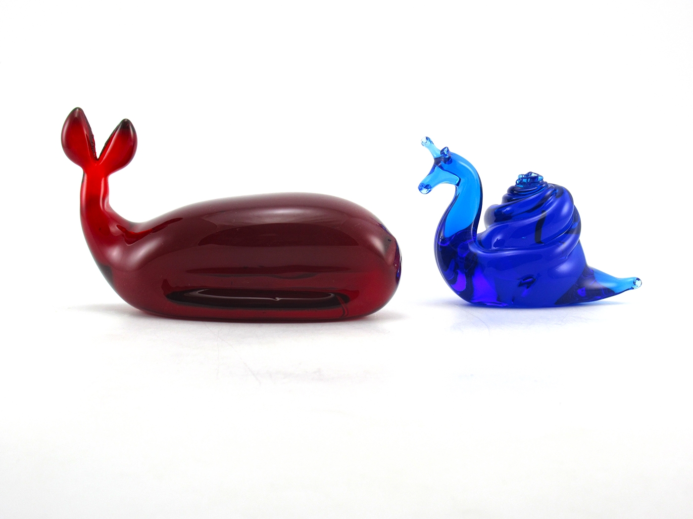 Ruby Whale Vintage Figurine by Viking Art Glass Beautiful and Big - Image 5