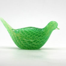 Murano glass bullicante netted art glass dove by Toso or Barbini. Unusual art glass bird with precise interior netted air bubbles.
