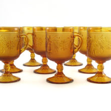 Sandwich glass pattern handled mug set of 8 in like-new condition. Beautiful intricate pattern evolving since the late 1800's.
