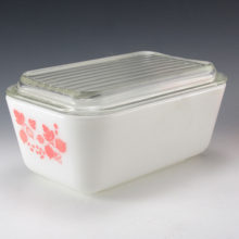 Pyrex Pink Gooseberry refrigerator dish with original cover. From the 1950's Pyrex 500 series. This is the medium 1½ pint size, part number 502. Fits one pound of butter perfectly.