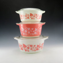 Vintage Kitchen casserole set of 3 in Gooseberry. Mid-20th Century Pyrex Gooseberry pattern designed in 1957 by Philip Johnson and produced until 1966.
