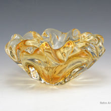 Vintage Venetian glass golden Topaz free-form ashtray from the elegant days of Sophia Loren.