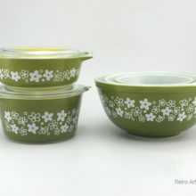 Vintage Pyrex casserole dishes in Crazy Daisy with daisy lids.