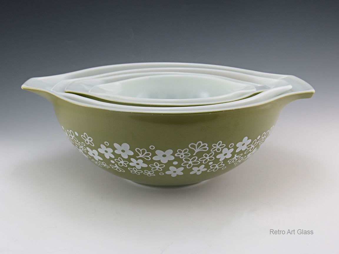 Vintage Pyrex mixing bowls Spring Blossom - Crazy Daisy parts 441, 442, 443, 444.